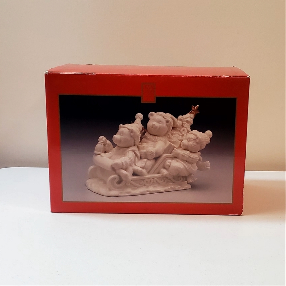 Madison Avenue Three Bears In a Sleigh Musical Figure